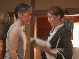 Huấn luyện não tàn của con đĩ thất vọng, ông chủ lớn của ngành đào tạo, hai con đĩ đến nhà, vợ ngoan trước mặt mọi người, nhưng thực ra là con đĩ lẳng lơ, nhỏ sáp và trói buộc thủ dâm thật là phấn khích