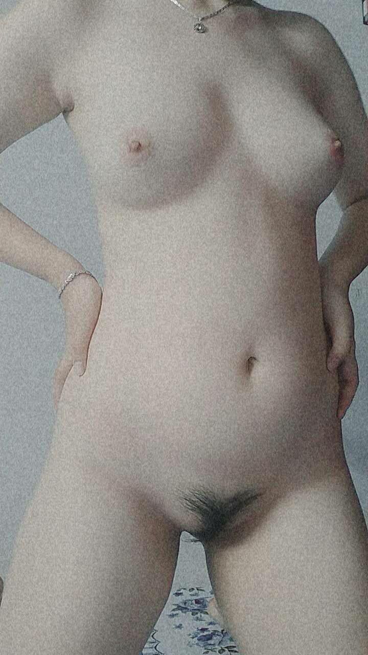 Jenna Jones đang quan hệ bằng miệng với cậu con trai riêng buồn chán của mình trong phòng khách sạn